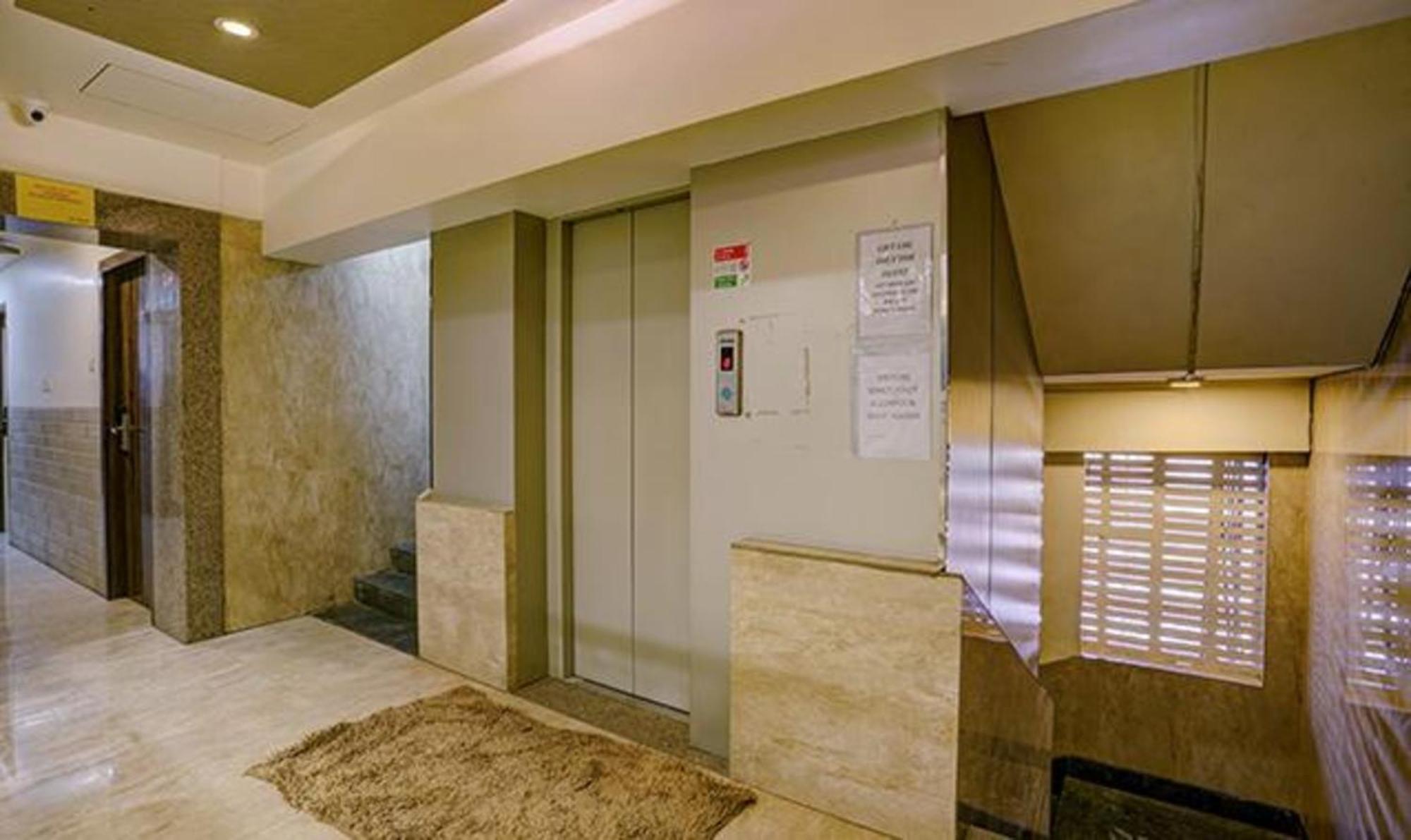 FabHotel Veera Residency Mumbai  Buitenkant foto