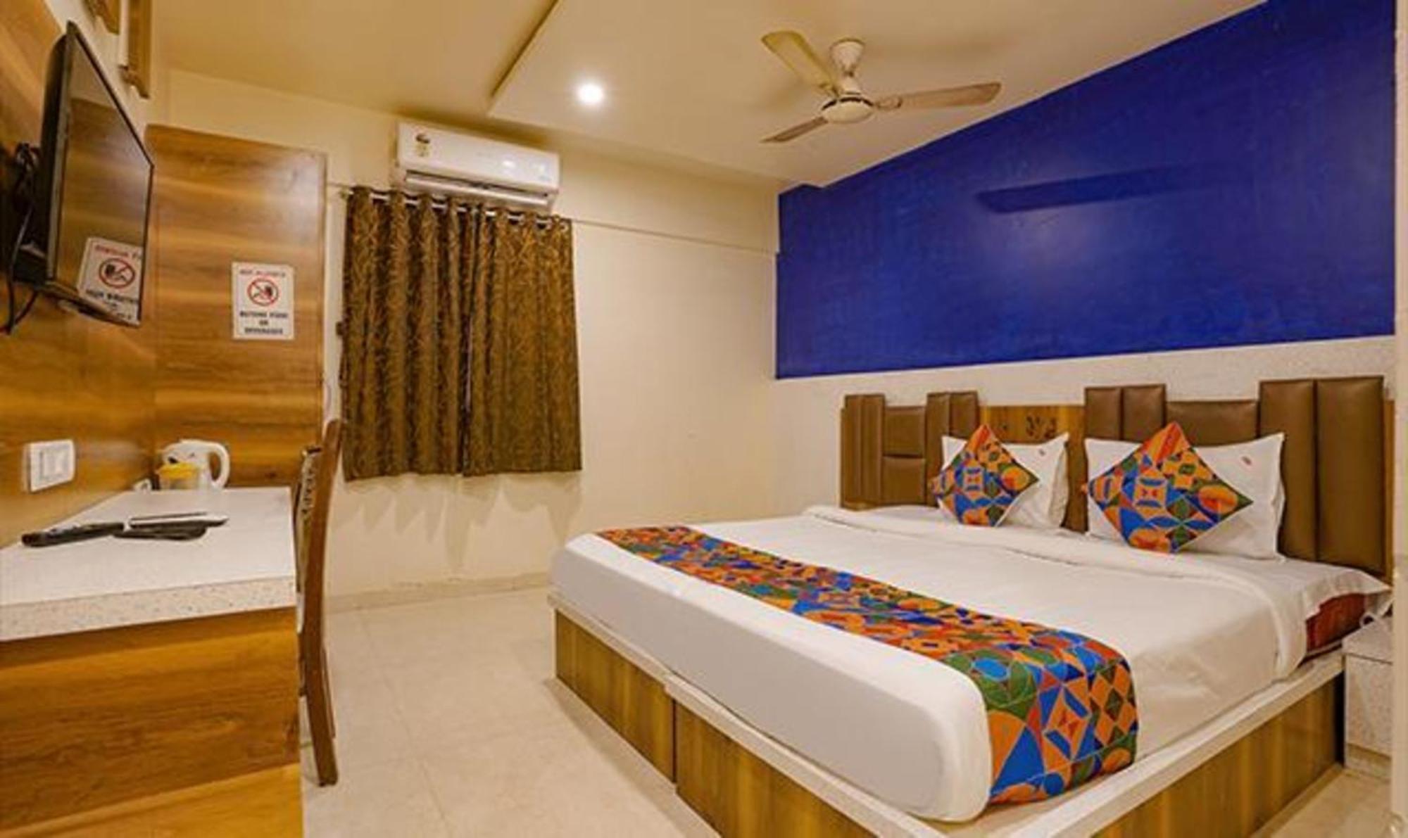 FabHotel Veera Residency Mumbai  Buitenkant foto