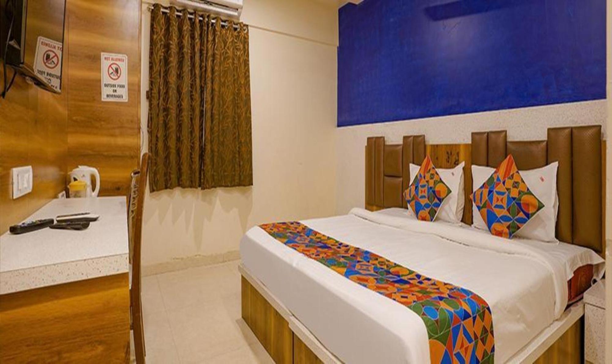 FabHotel Veera Residency Mumbai  Buitenkant foto