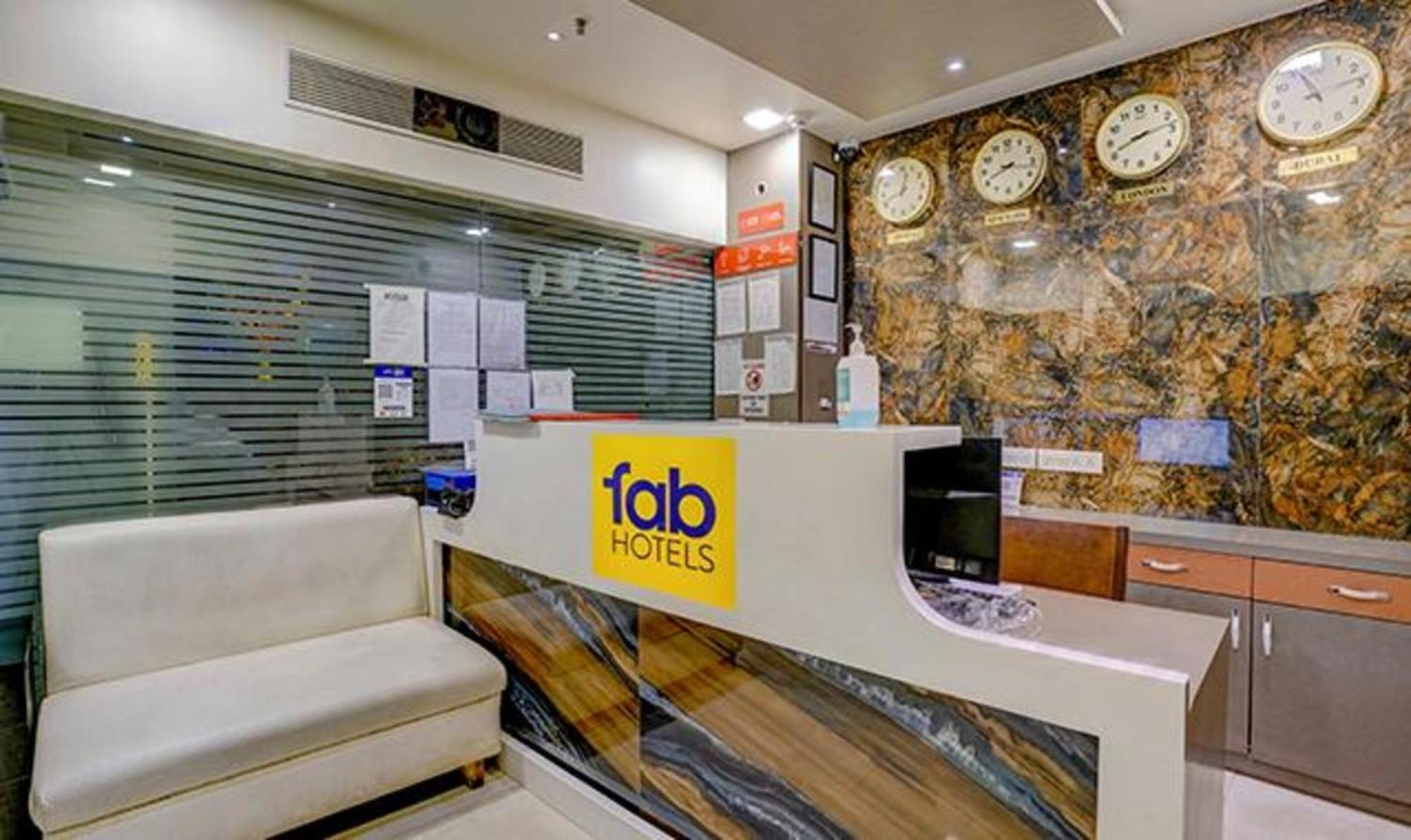 FabHotel Veera Residency Mumbai  Buitenkant foto
