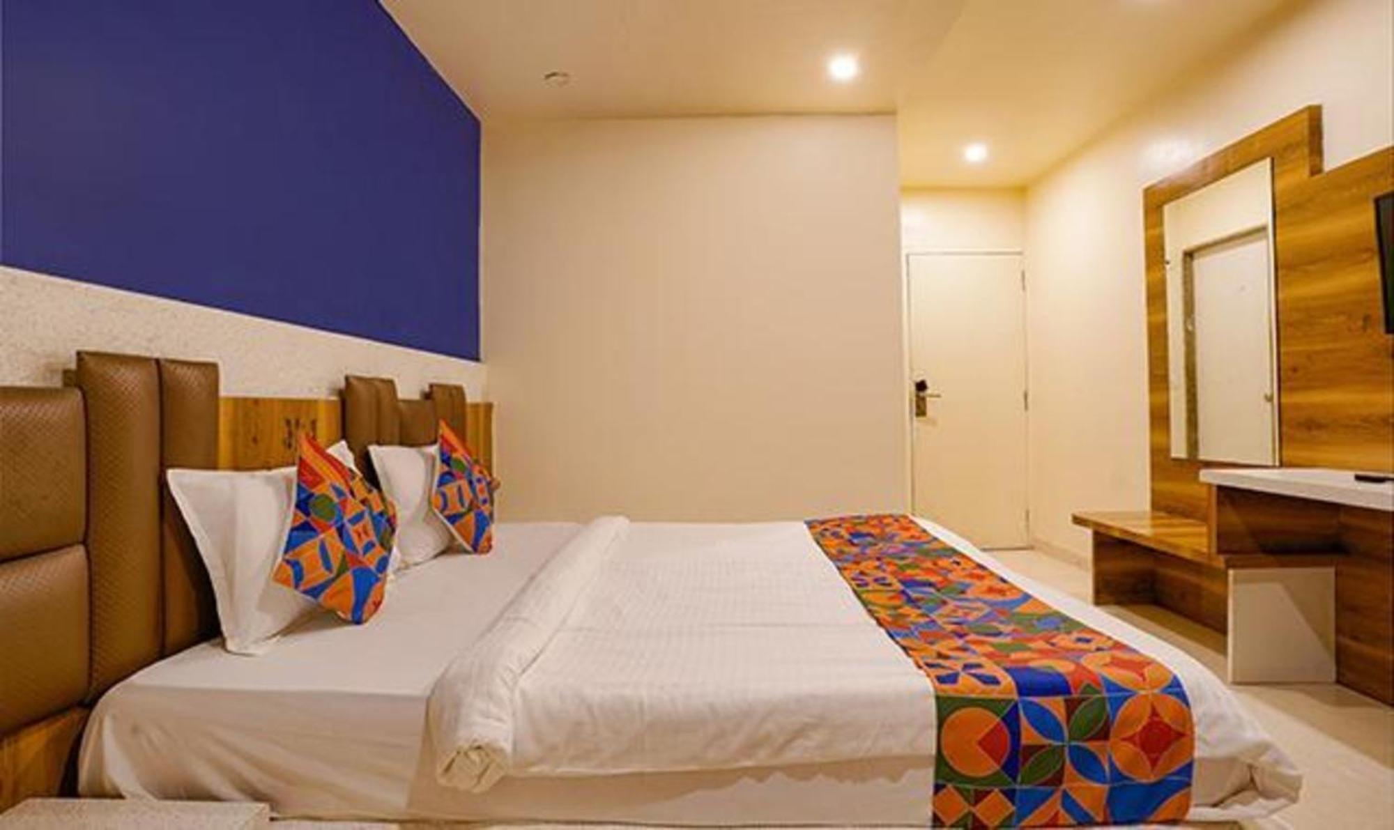 FabHotel Veera Residency Mumbai  Buitenkant foto