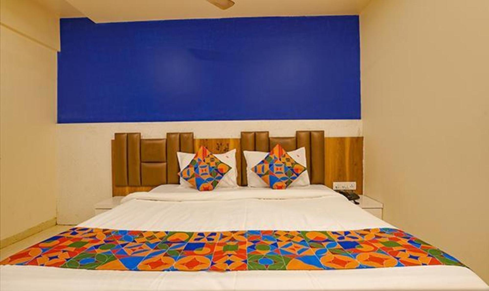 FabHotel Veera Residency Mumbai  Buitenkant foto