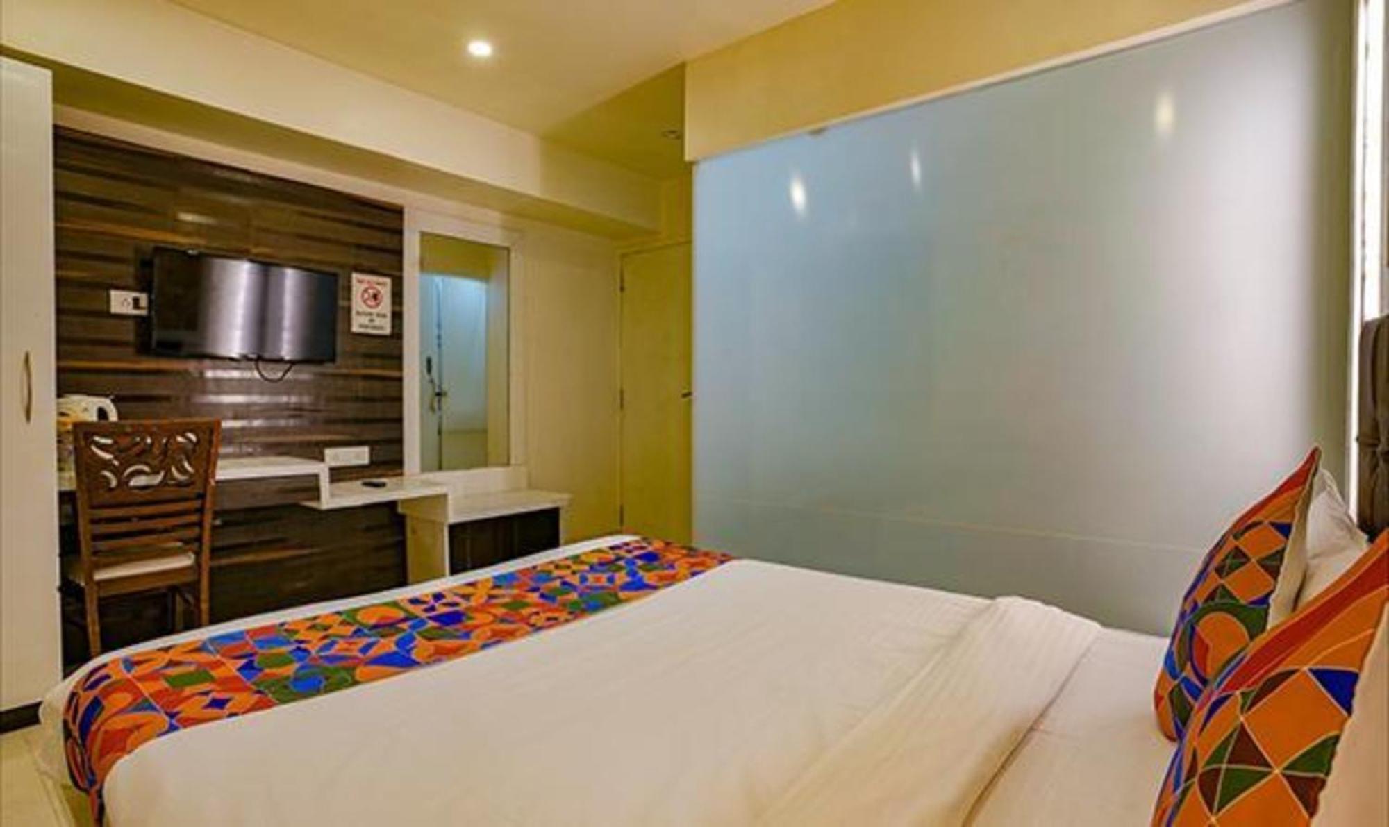 FabHotel Veera Residency Mumbai  Buitenkant foto