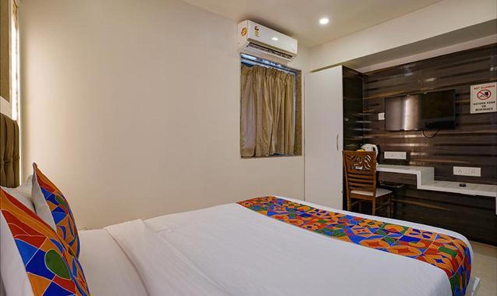 FabHotel Veera Residency Mumbai  Buitenkant foto