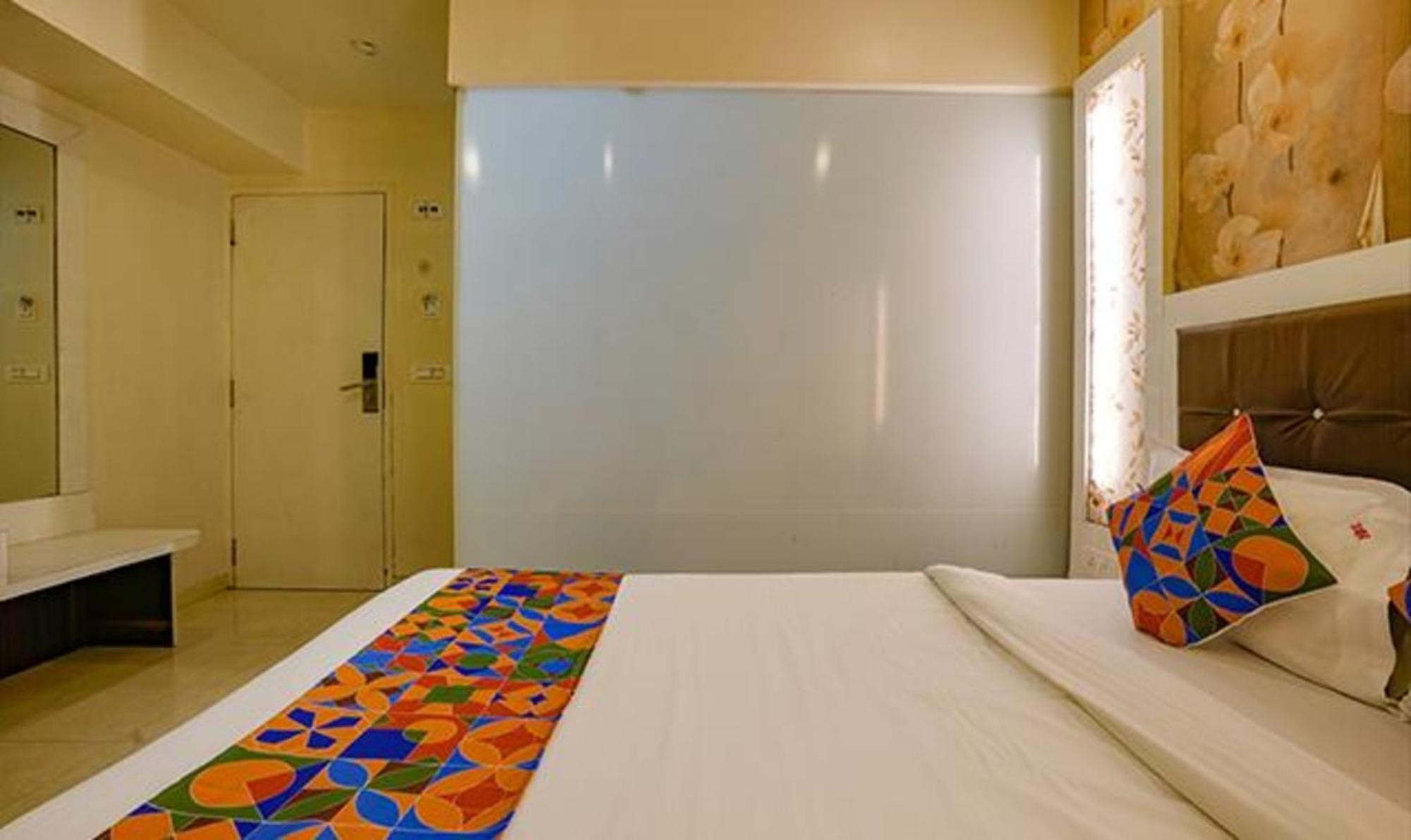 FabHotel Veera Residency Mumbai  Buitenkant foto
