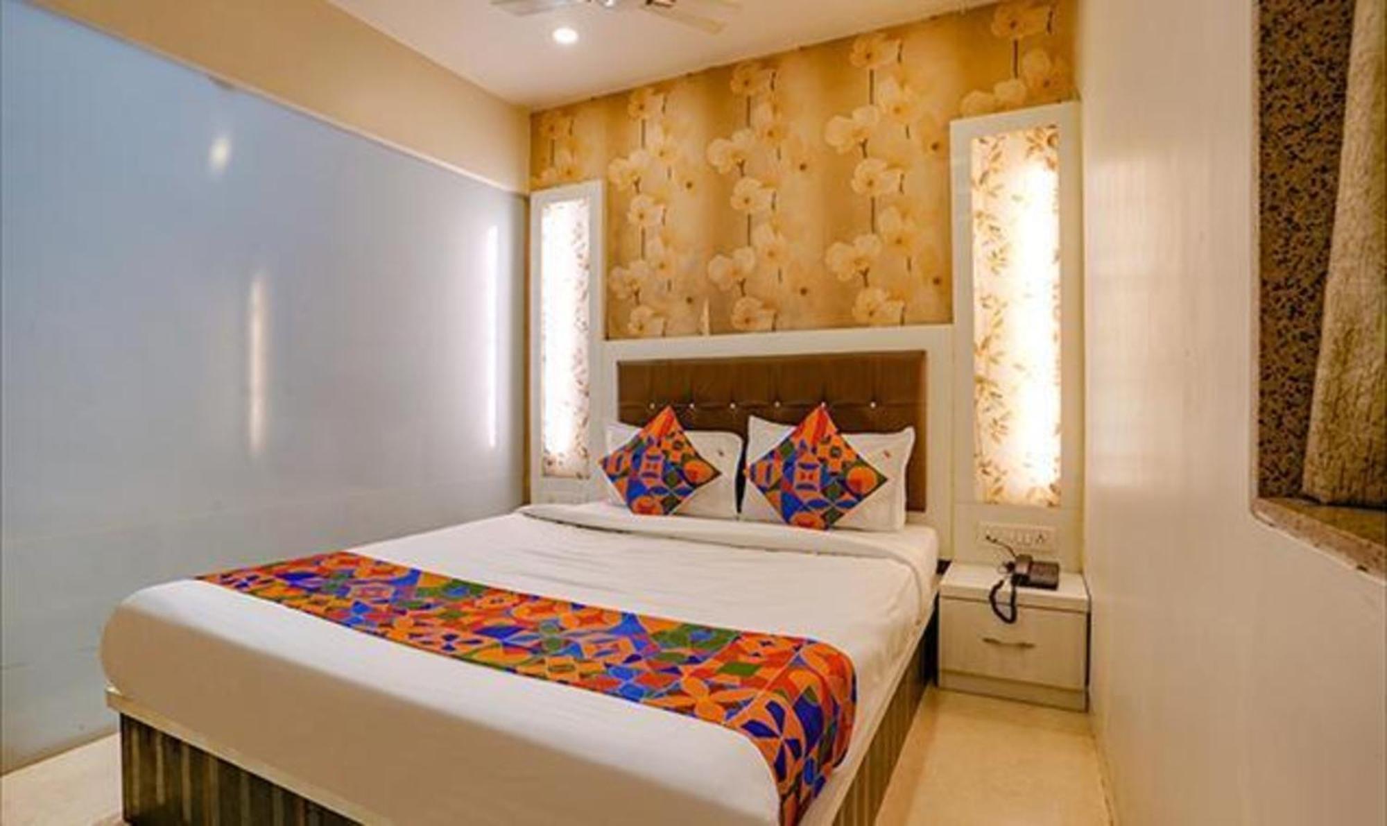 FabHotel Veera Residency Mumbai  Buitenkant foto
