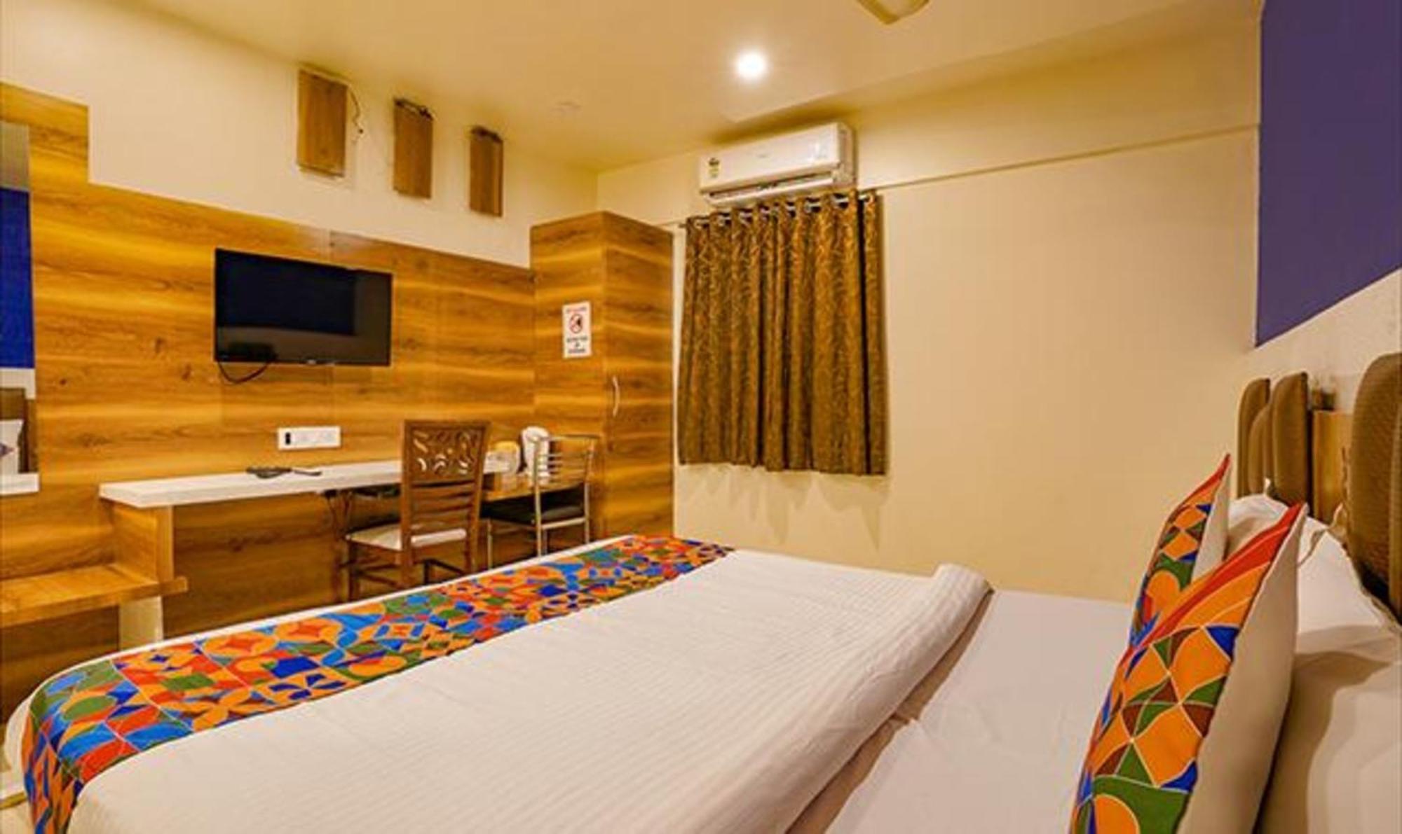 FabHotel Veera Residency Mumbai  Buitenkant foto
