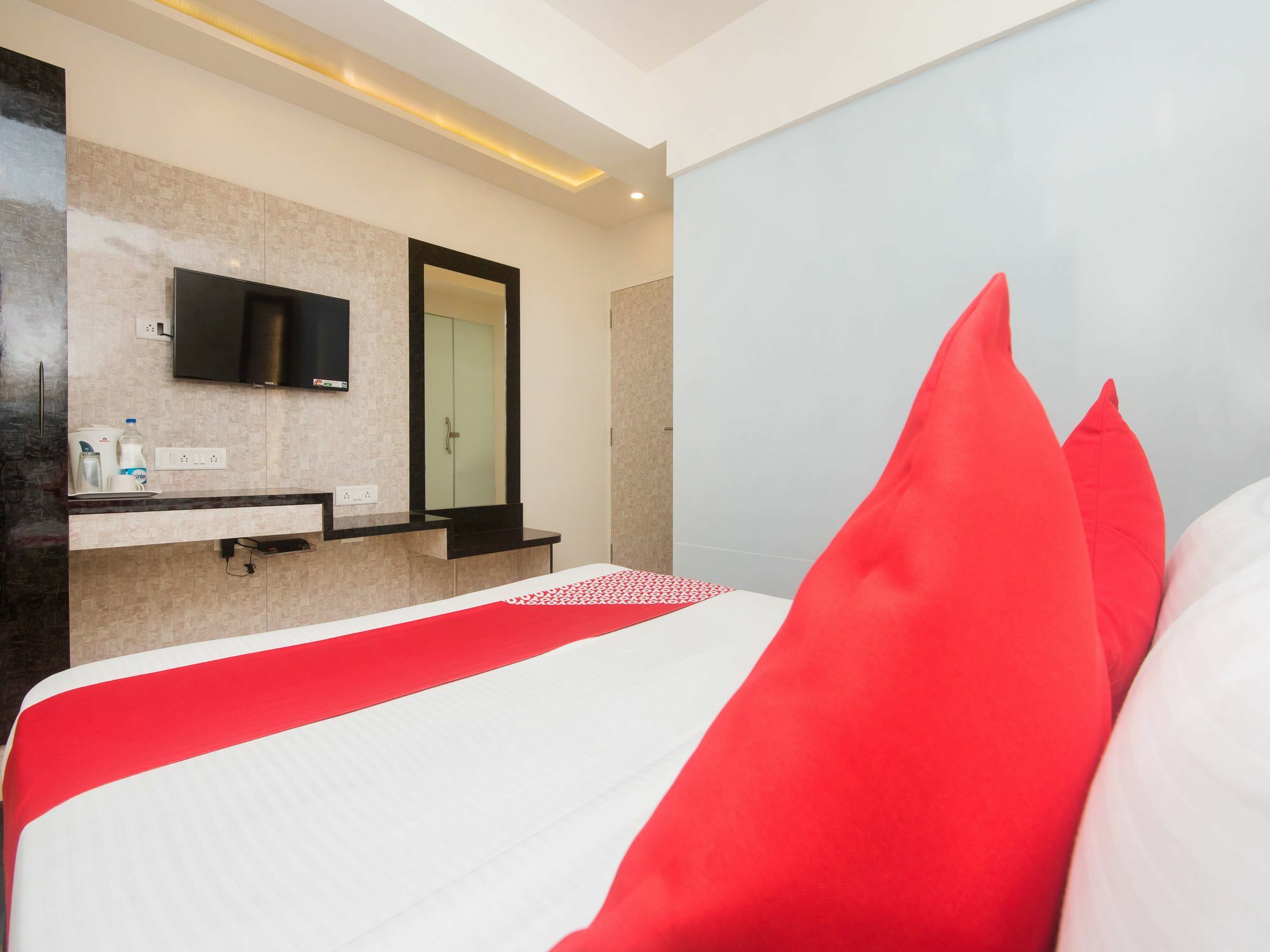 FabHotel Veera Residency Mumbai  Buitenkant foto