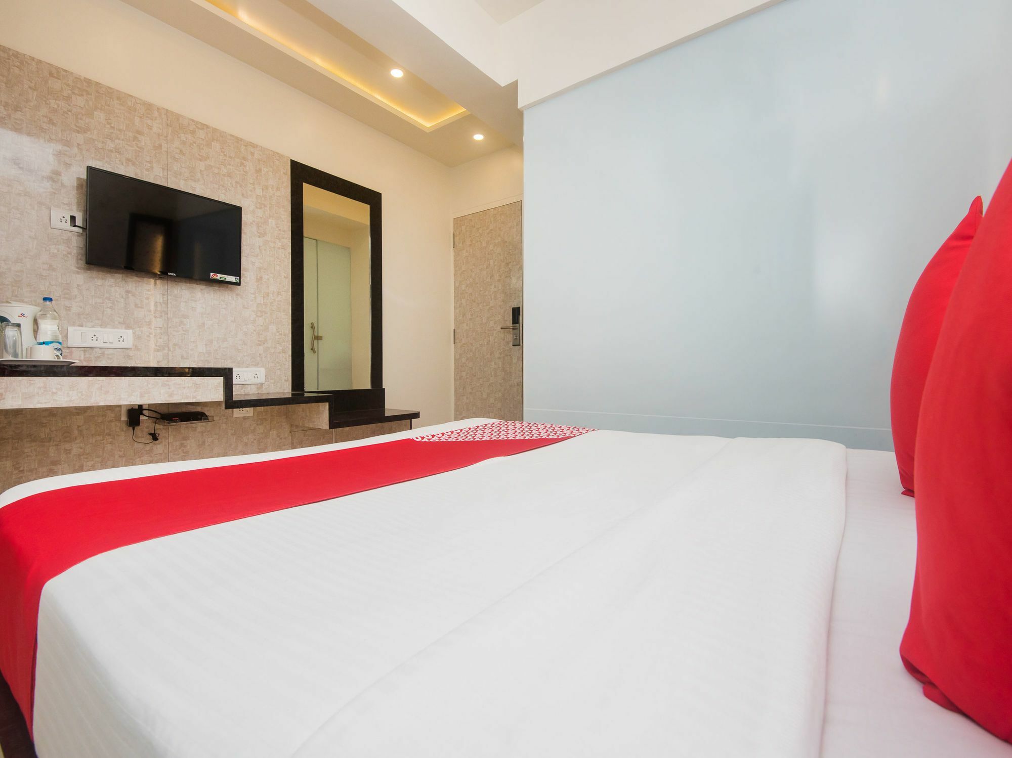 FabHotel Veera Residency Mumbai  Buitenkant foto