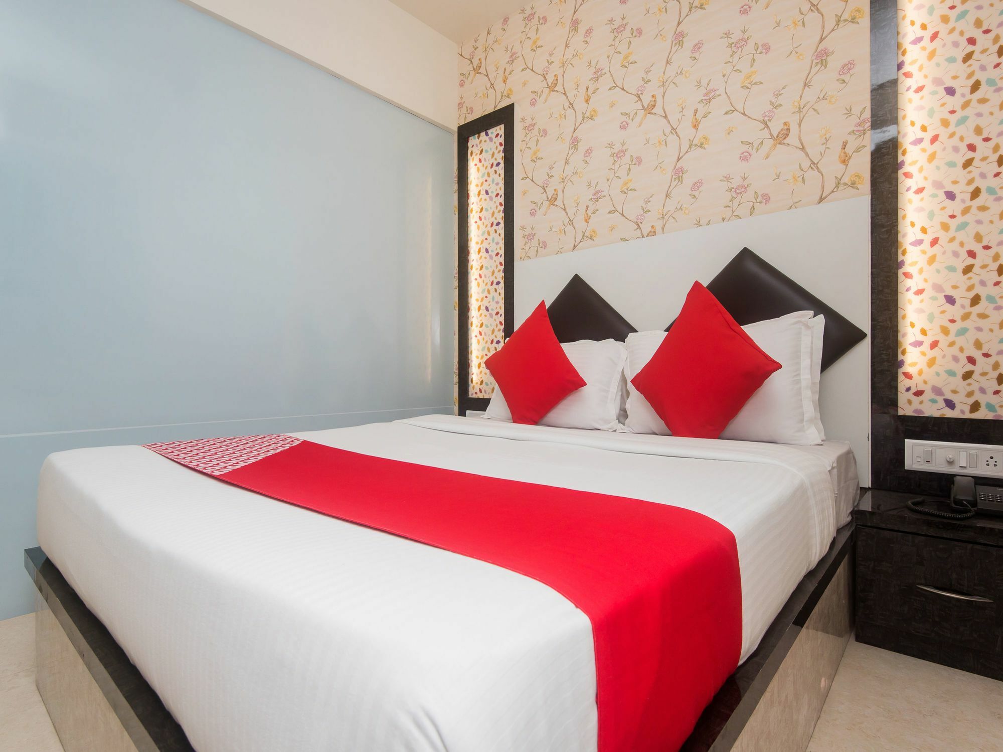 FabHotel Veera Residency Mumbai  Buitenkant foto